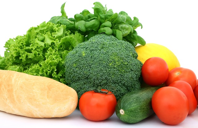 zelenina, salát, světlá bageta