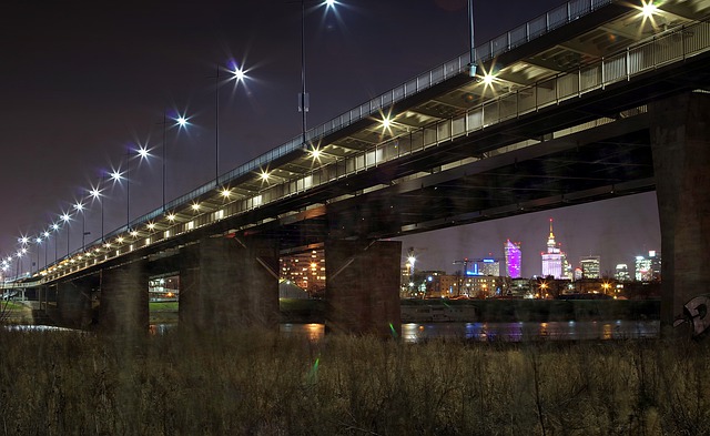 osvětlený most