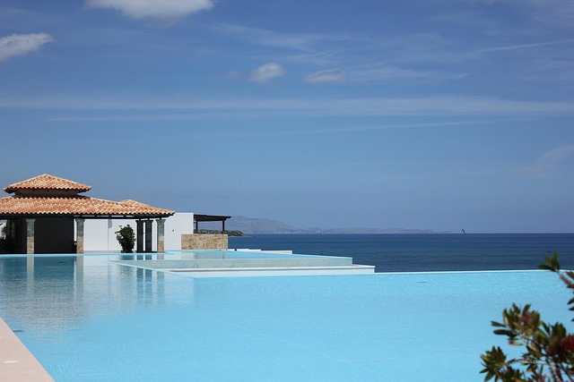 The pool is very perfect. 
